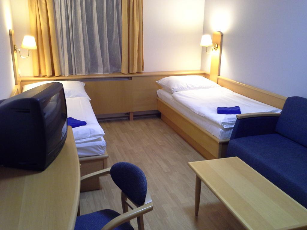 Hotel Laguna Ceske Budejovice Habitación foto